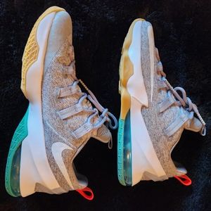 Nike LeBron XIII Low